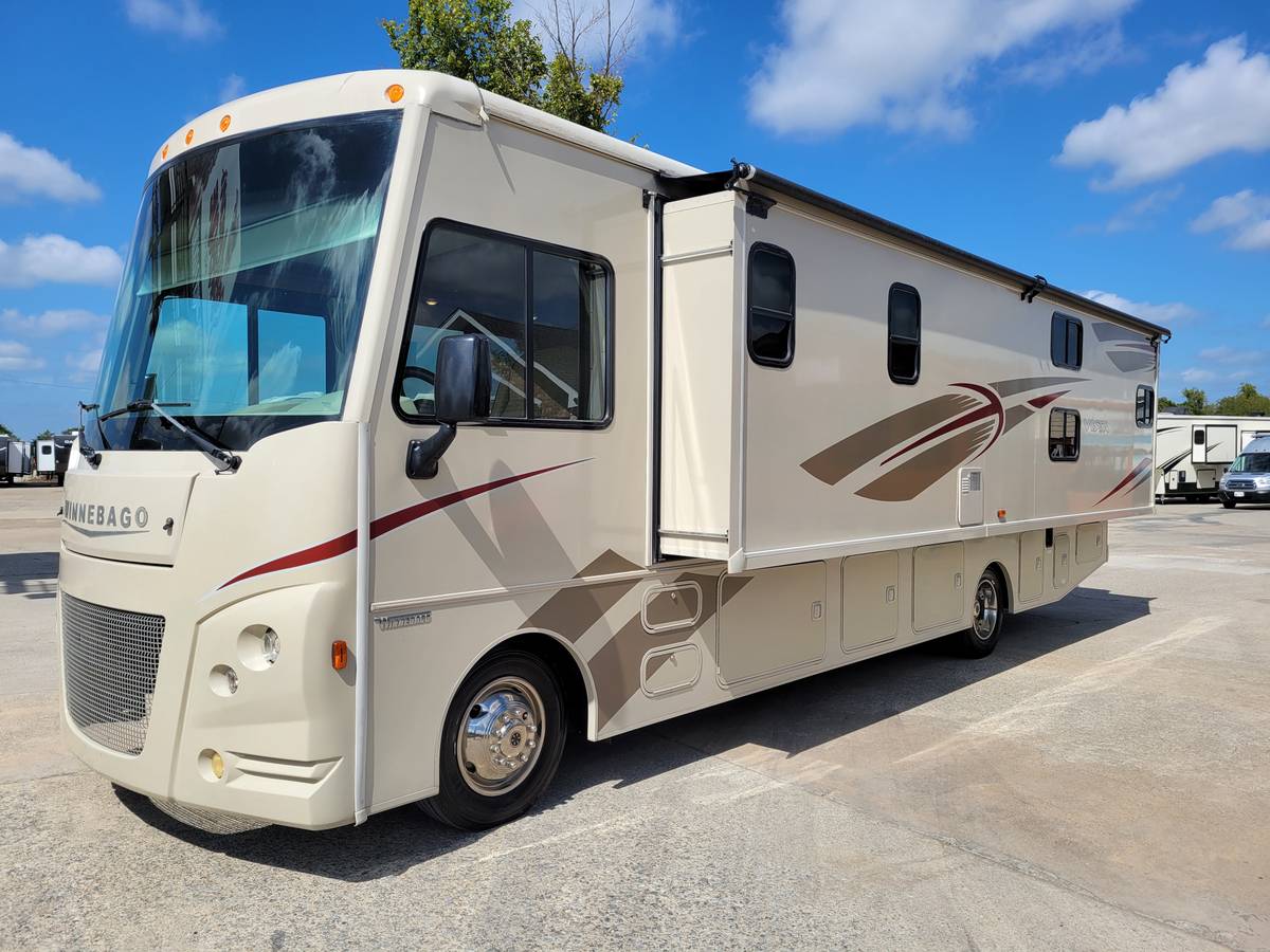 2017 Winnebago Vista 31BE exterior preview